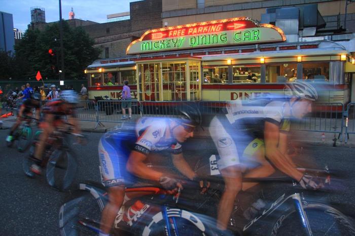 296104_681095975239112_917627570_n