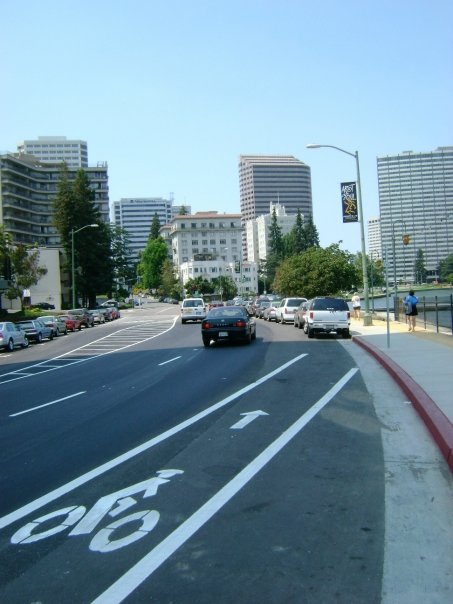 Lakeside_Drive_Bike_Lane